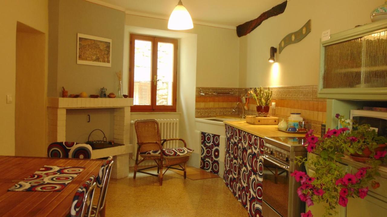 Le Cisterne B&B อเมเลีย ภายนอก รูปภาพ